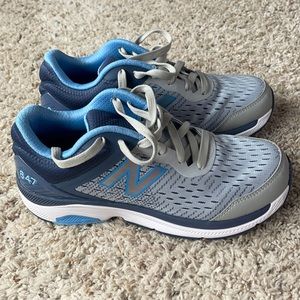 Newbalence blue tennis shoes size 8